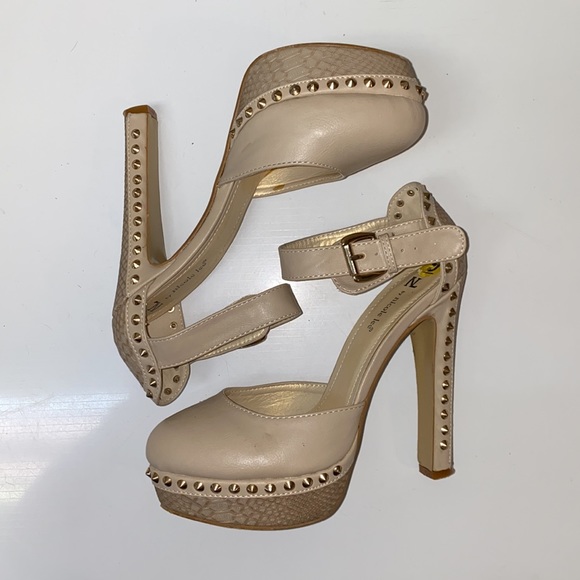 Nicole Lee Heels 🔥 - Picture 1 of 9
